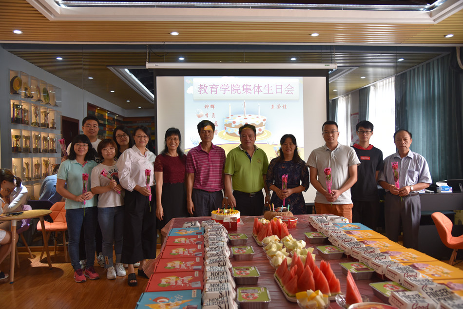 动漫av
工会举办2019年第四季度教职工集体生日会.jpg